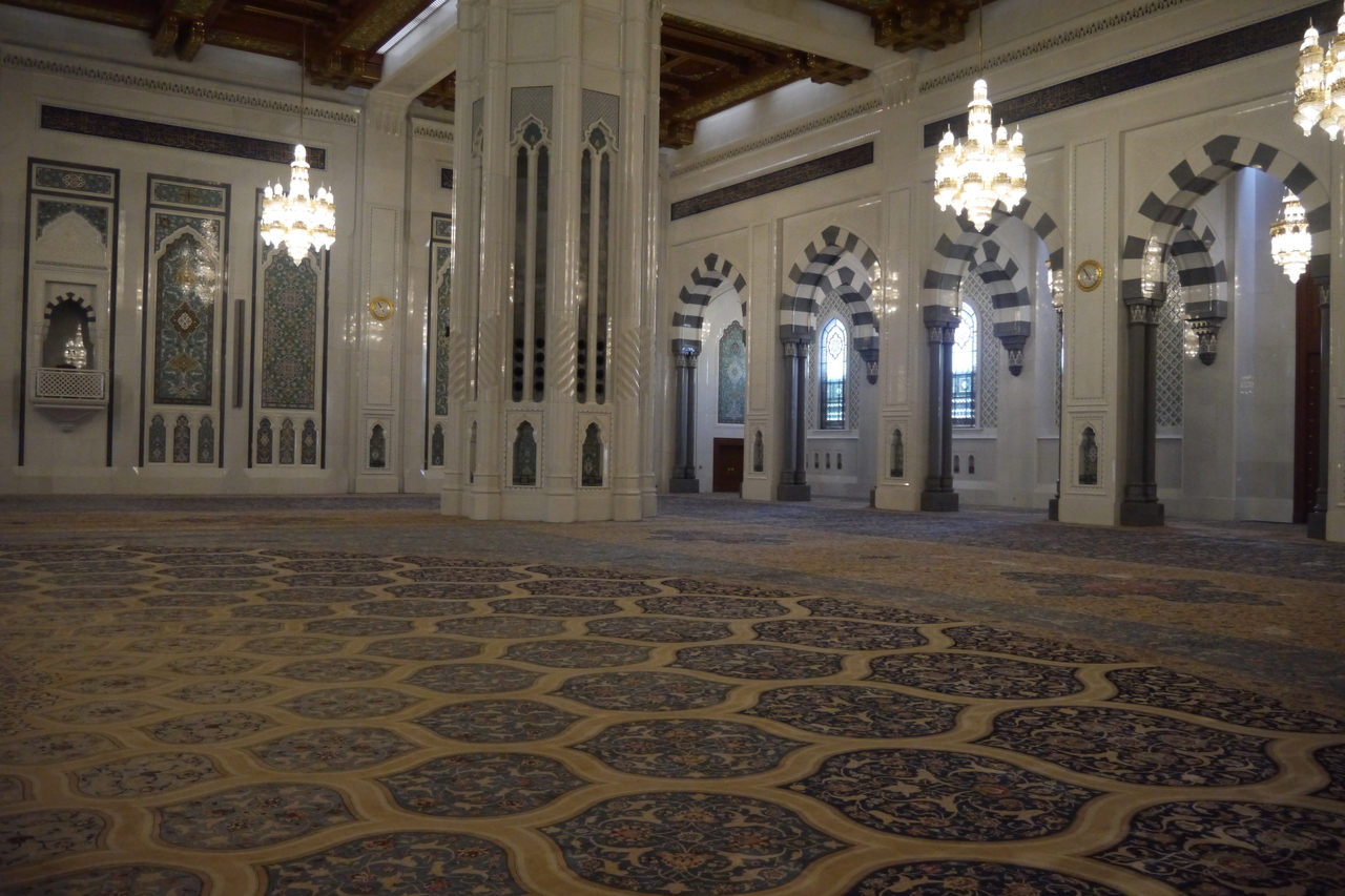 Vele vierkante meters handgeknoopt tapijt